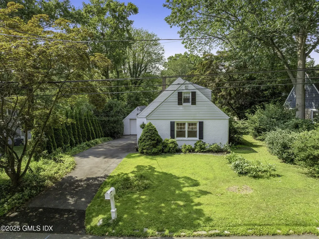 33 Halsey Drive Old Greenwich CT 06870