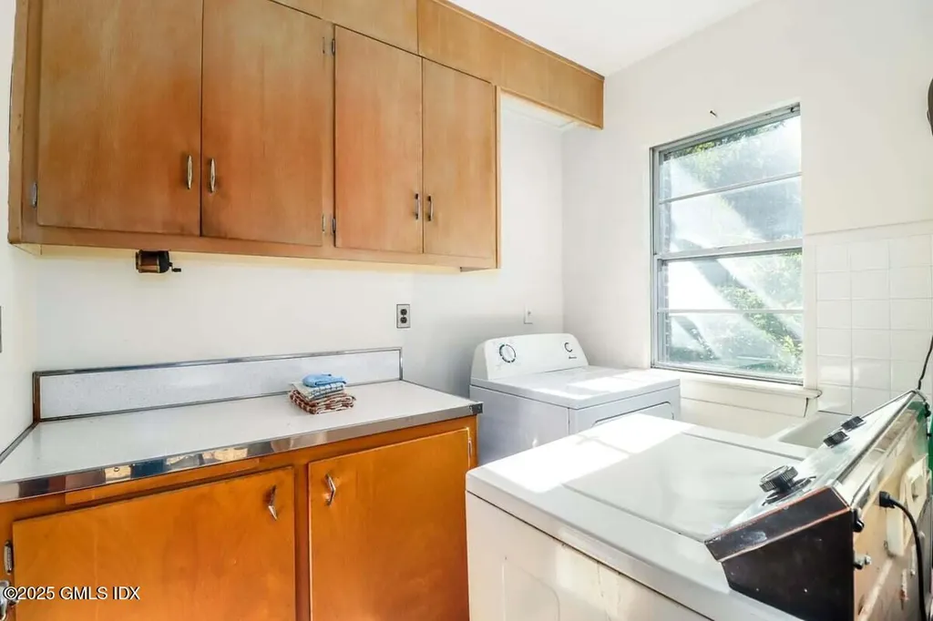 32 Locust Road Greenwich CT 06831