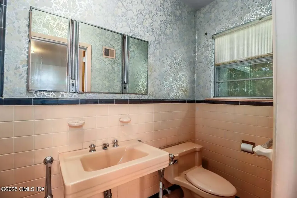 32 Locust Road Greenwich CT 06831