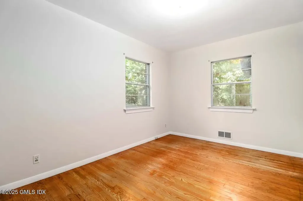 32 Locust Road Greenwich CT 06831