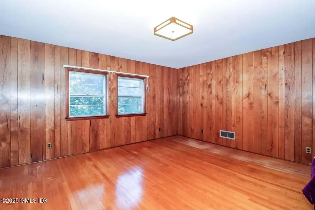 32 Locust Road Greenwich CT 06831