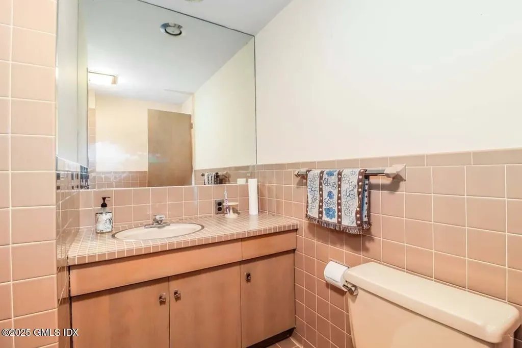 32 Locust Road Greenwich CT 06831