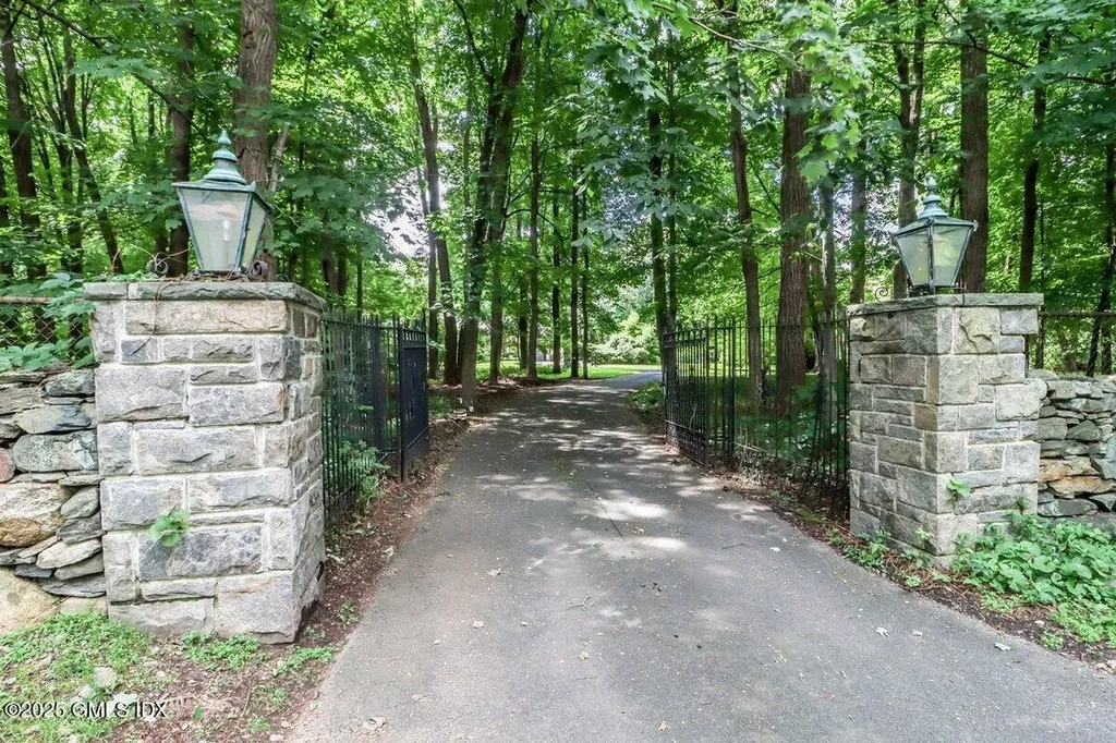 32 Locust Road Greenwich CT 06831