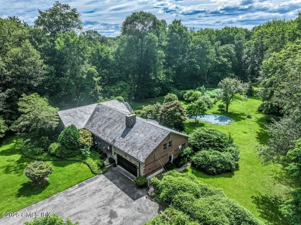 32 Locust Road Greenwich CT 06831