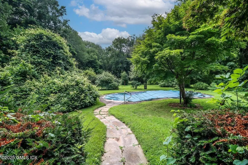 32 Locust Road Greenwich CT 06831