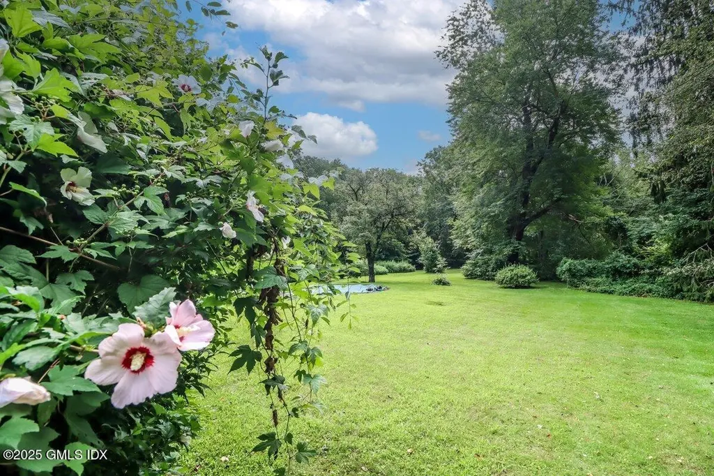 32 Locust Road Greenwich CT 06831