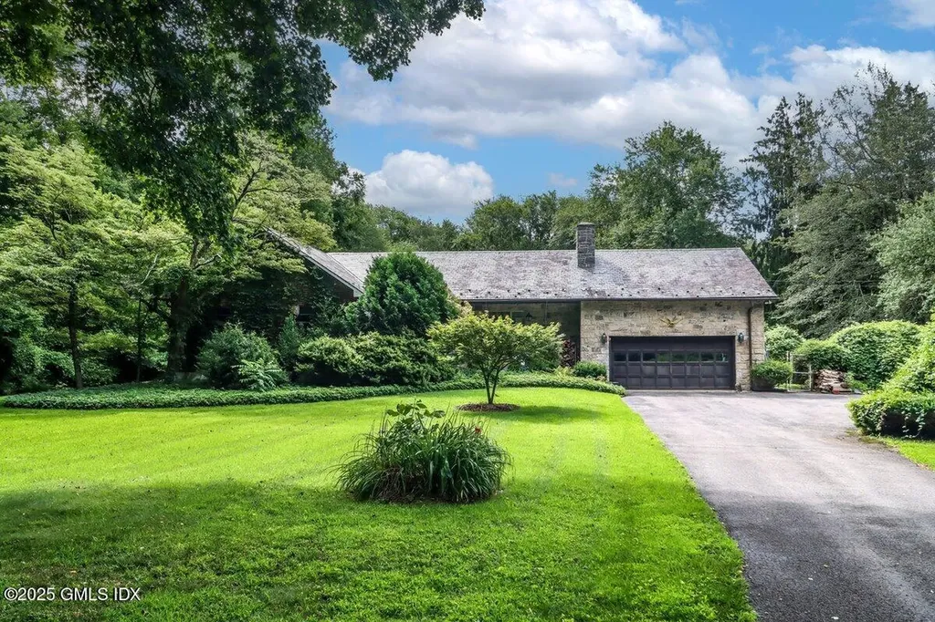 32 Locust Road Greenwich CT 06831