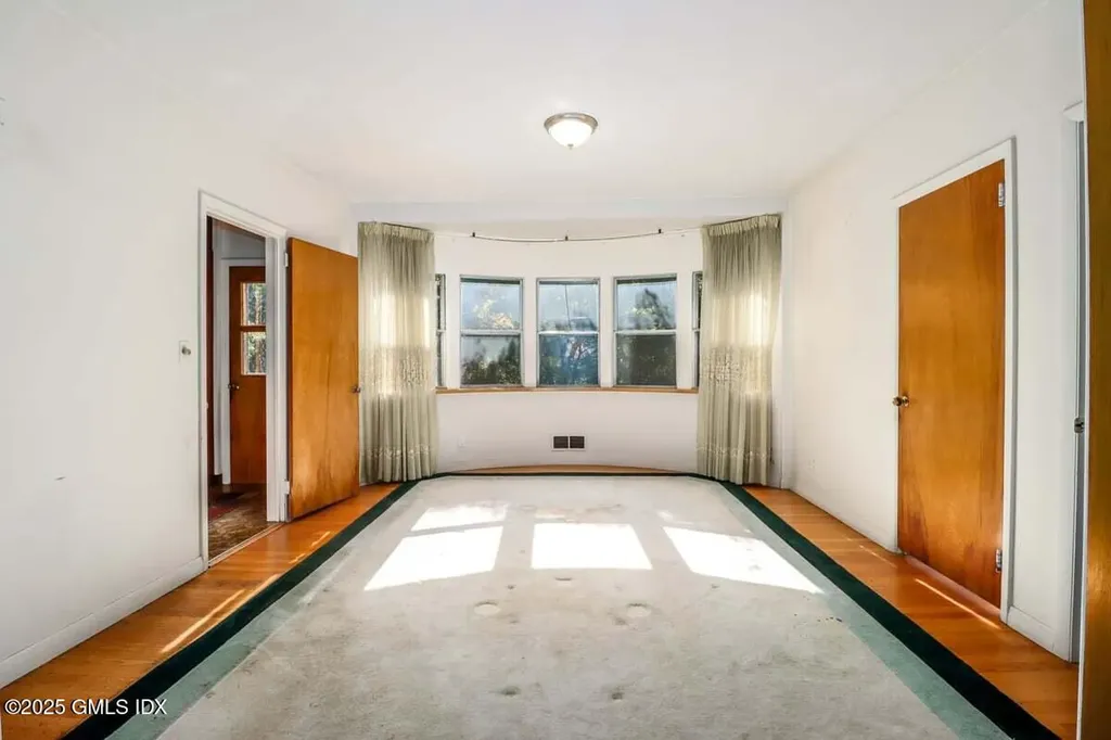 32 Locust Road Greenwich CT 06831