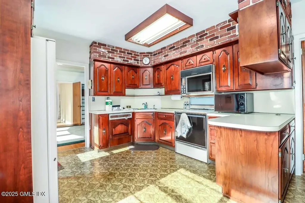 32 Locust Road Greenwich CT 06831