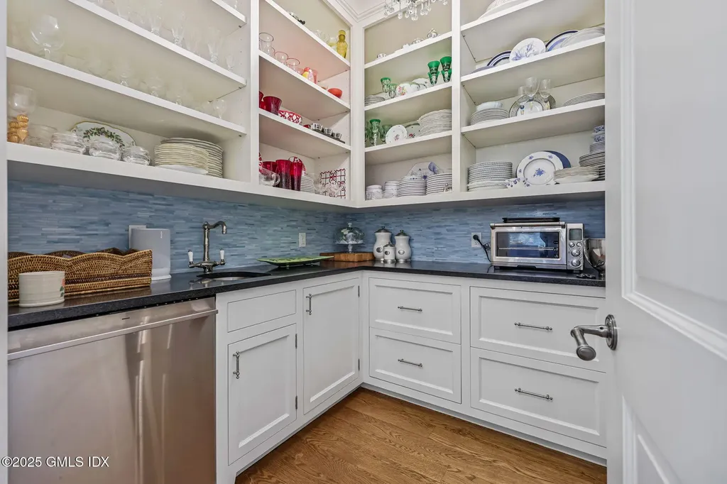 6 Gilliam Lane Riverside CT 06878