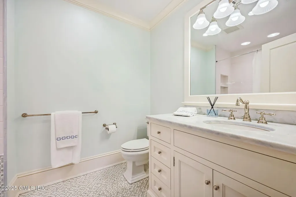 6 Gilliam Lane Riverside CT 06878