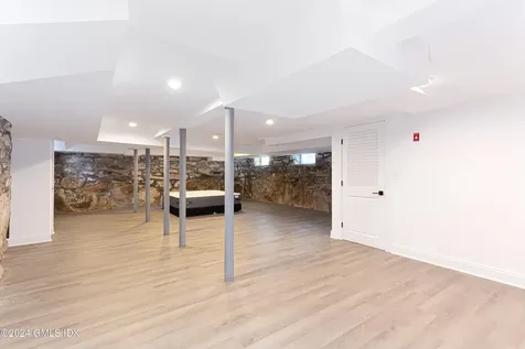 3 Finney Knoll Lane Riverside CT 06878