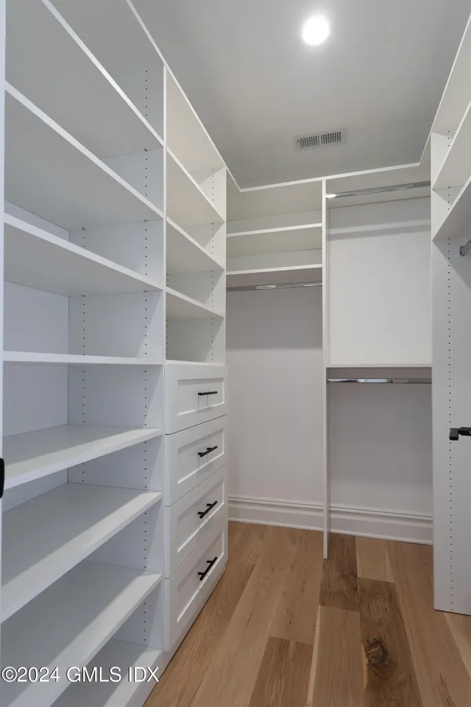 3 Finney Knoll Lane Riverside CT 06878