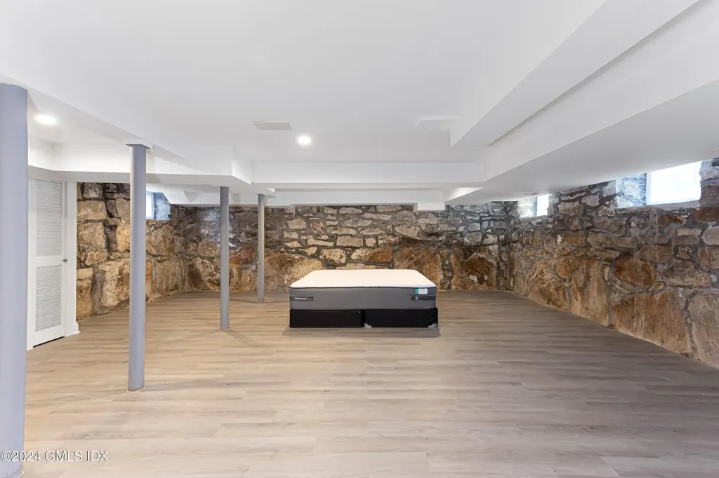 3 Finney Knoll Lane Riverside CT 06878