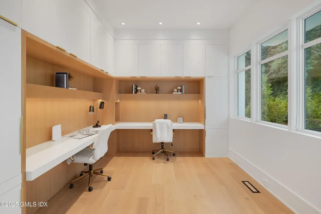 25 Dialstone Lane Riverside CT 06878