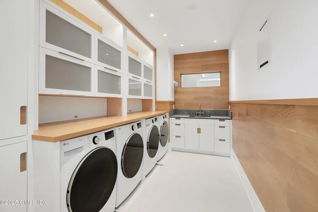 25 Dialstone Lane Riverside CT 06878