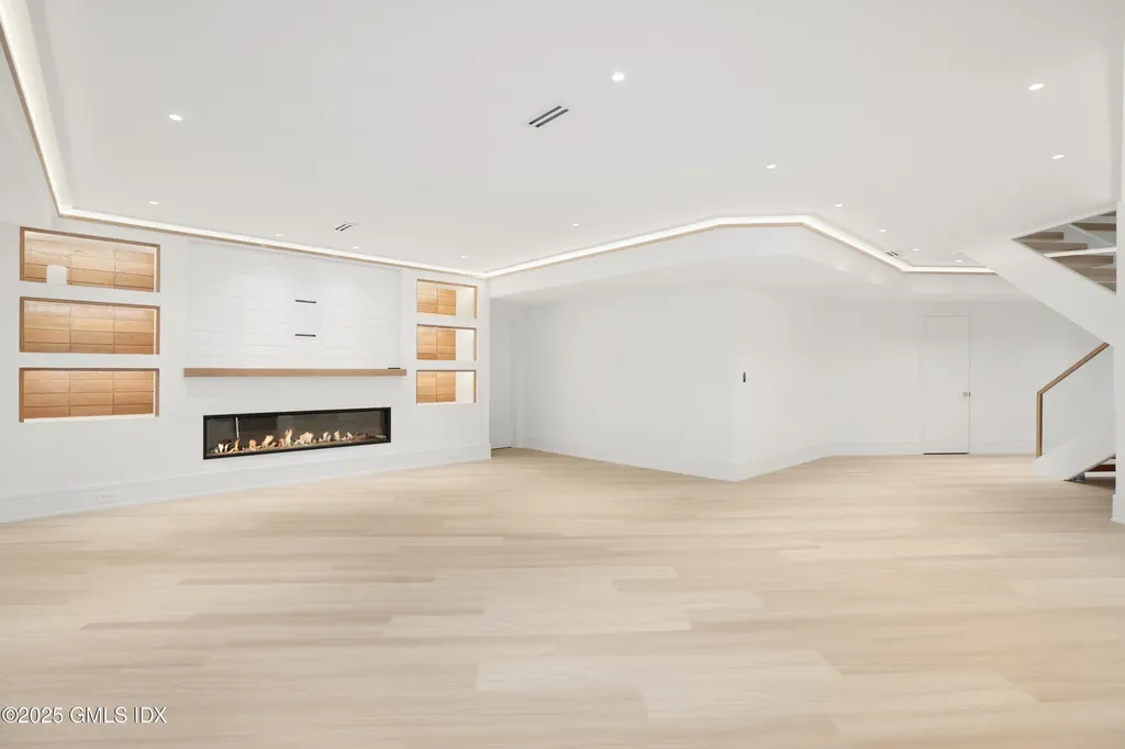 25 Dialstone Lane Riverside CT 06878