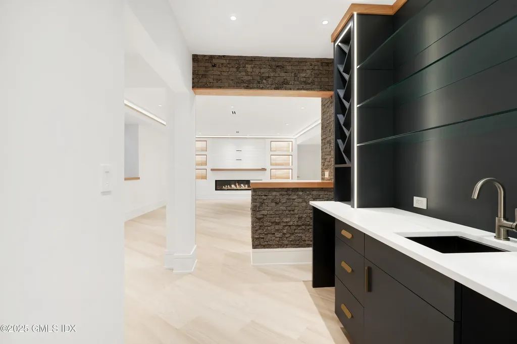 25 Dialstone Lane Riverside CT 06878