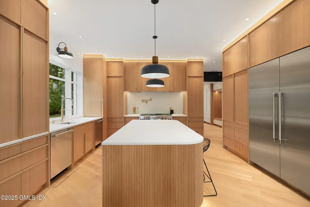 25 Dialstone Lane Riverside CT 06878