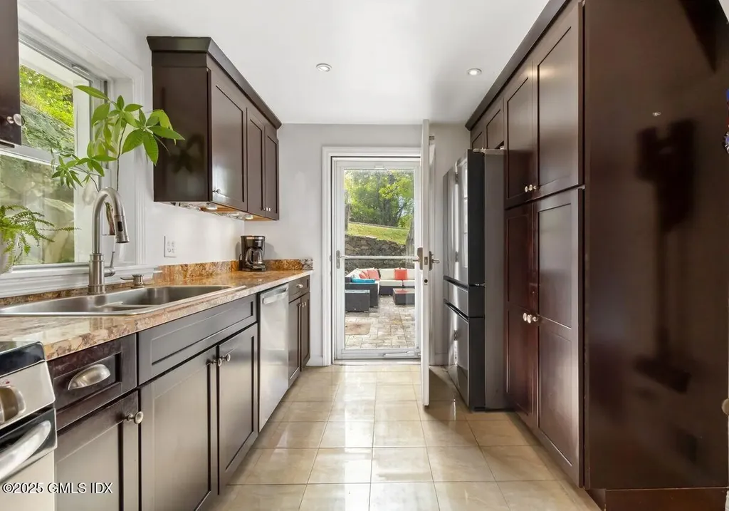 207 Sheephill Road Riverside CT 06878