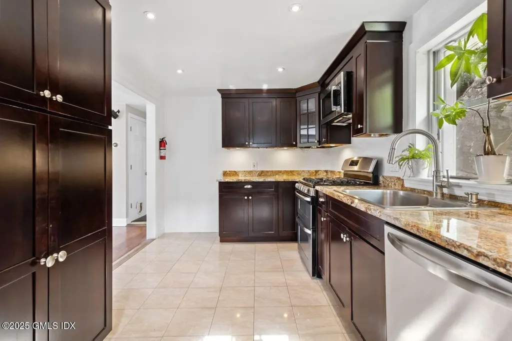 207 Sheephill Road Riverside CT 06878