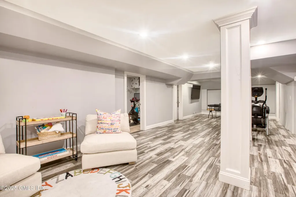 7 Curt Terrace Greenwich CT 06831