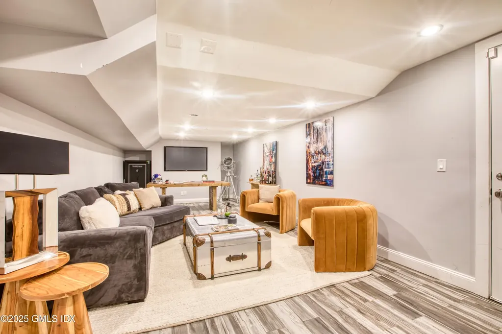 7 Curt Terrace Greenwich CT 06831