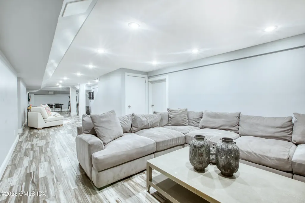 7 Curt Terrace Greenwich CT 06831