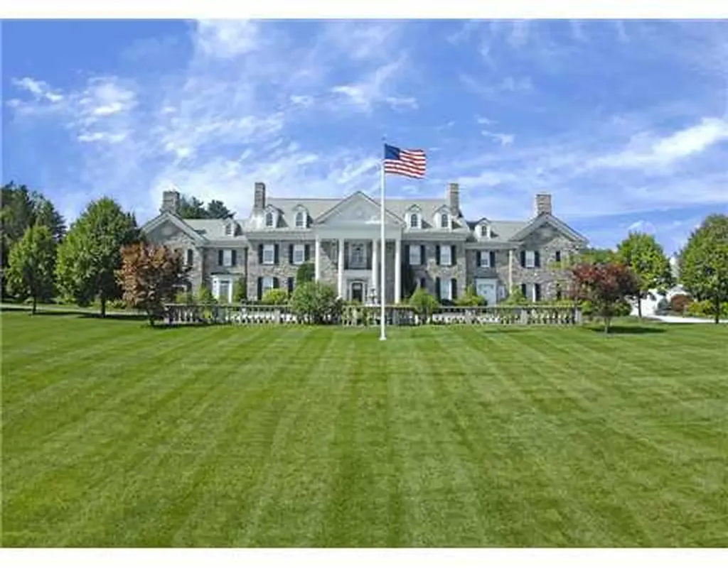 Greenwich CT, 550 Round Hill Road