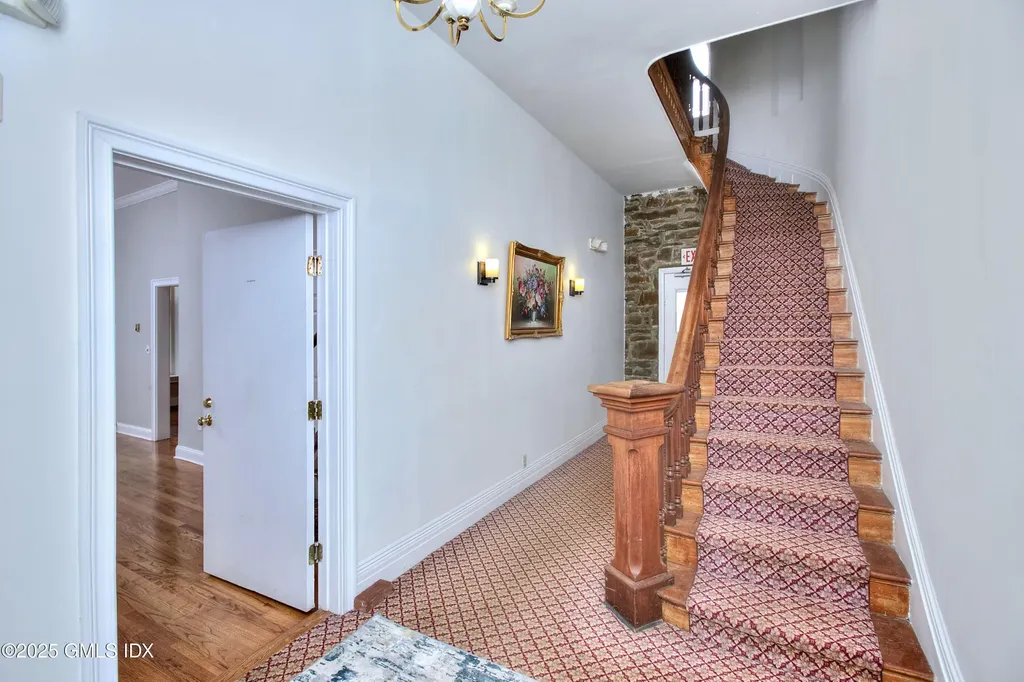 300 Soundview Avenue Fairfield CT 06825