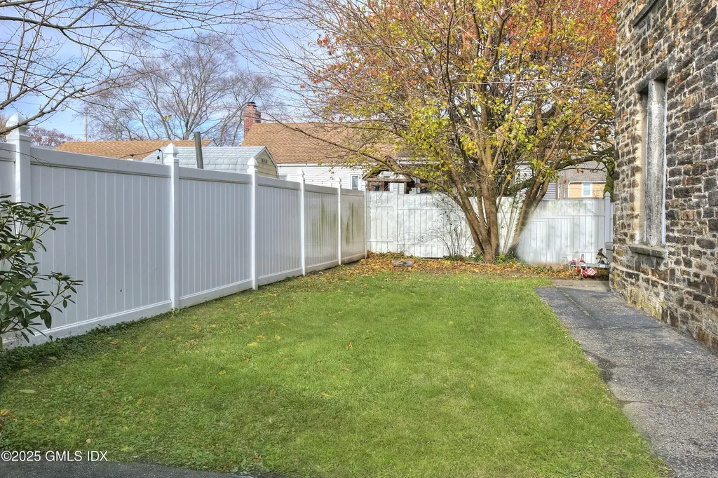 300 Soundview Avenue Fairfield CT 06825