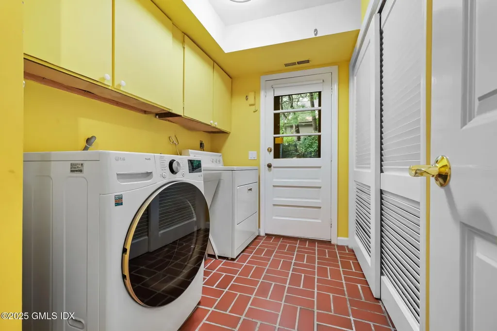 350 Valley Road Cos Cob CT 06807