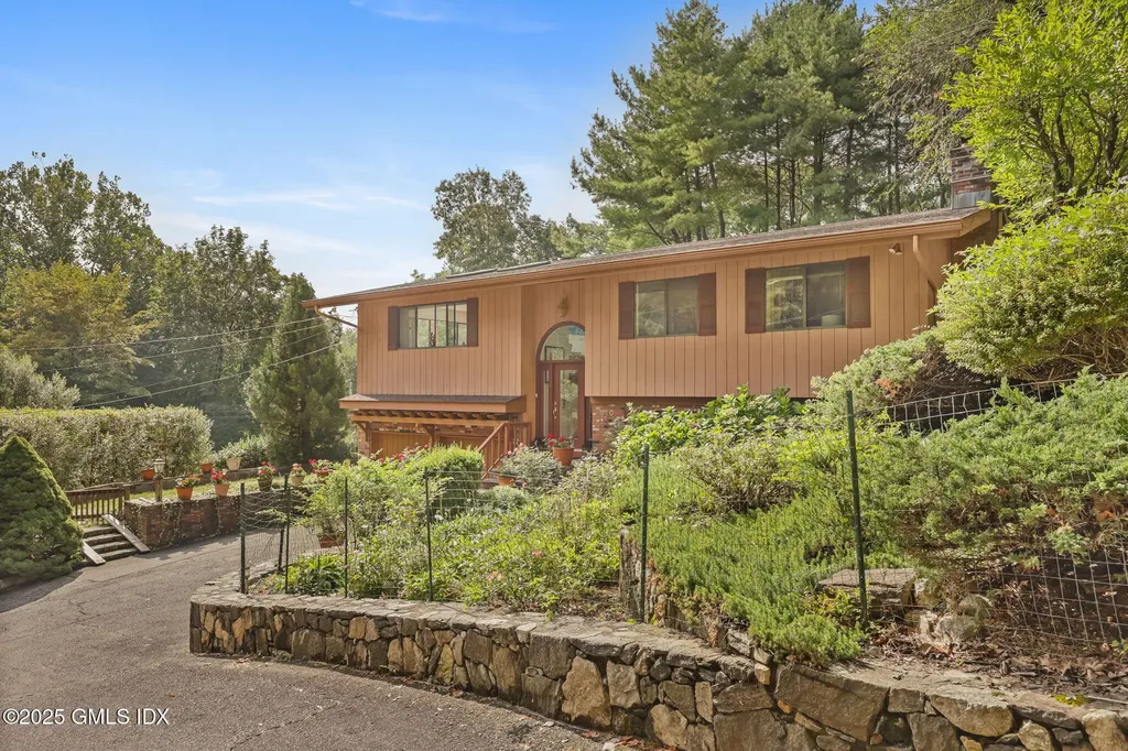 350 Valley Road Cos Cob CT 06807