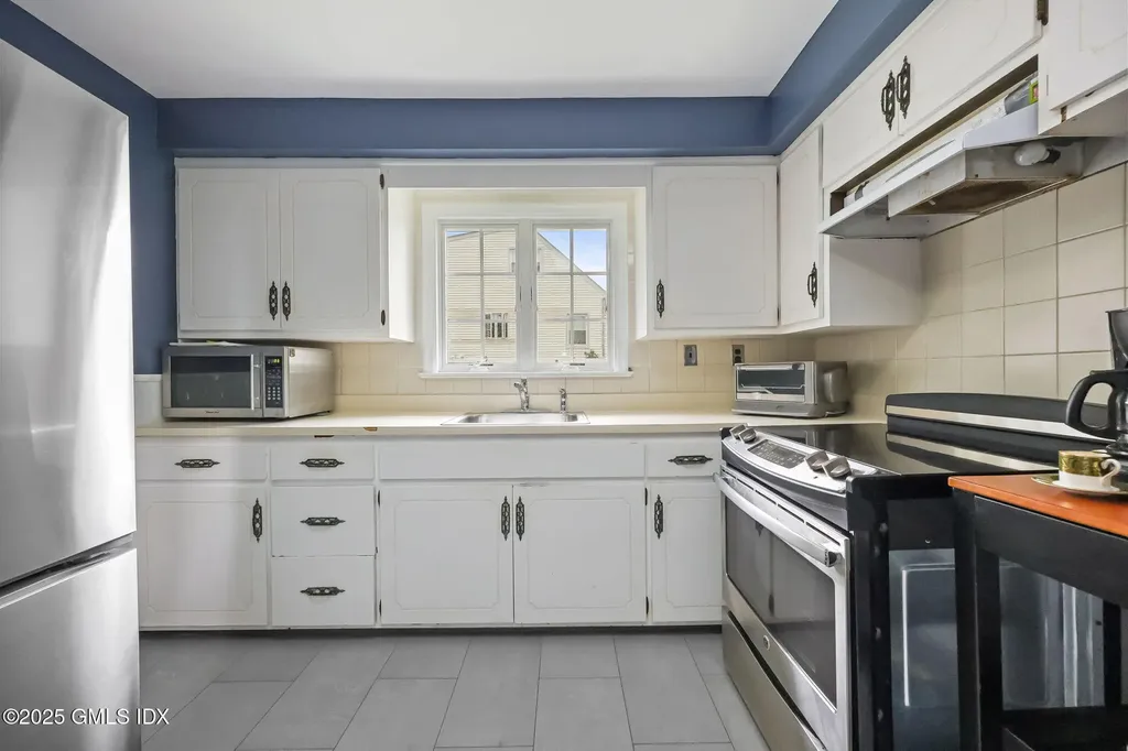 8 Reynolds Place Greenwich CT 06831