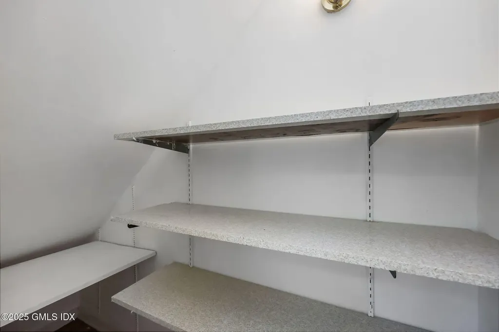 8 Reynolds Place Greenwich CT 06831