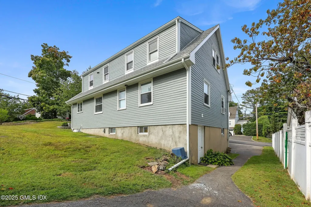 8 Reynolds Place Greenwich CT 06831