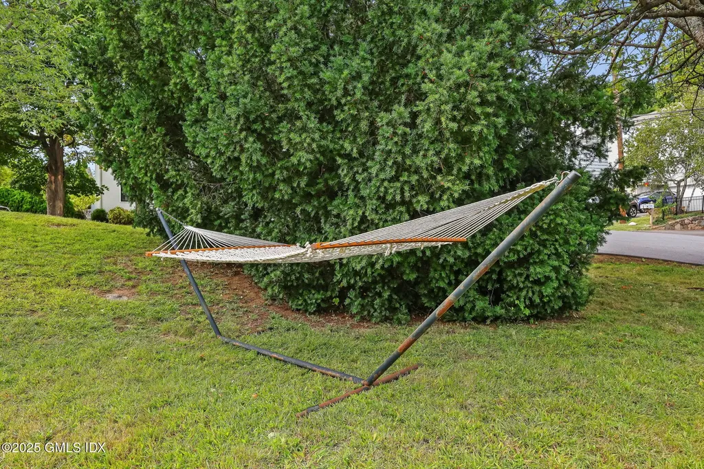 8 Reynolds Place Greenwich CT 06831