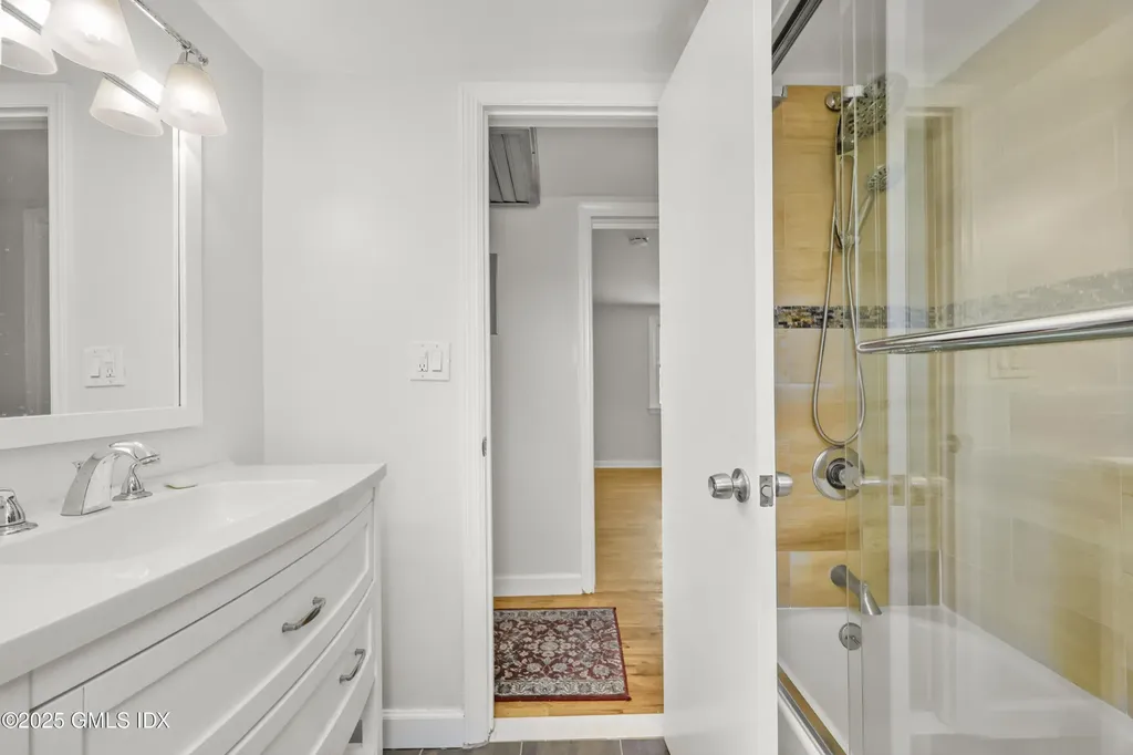 8 Reynolds Place Greenwich CT 06831