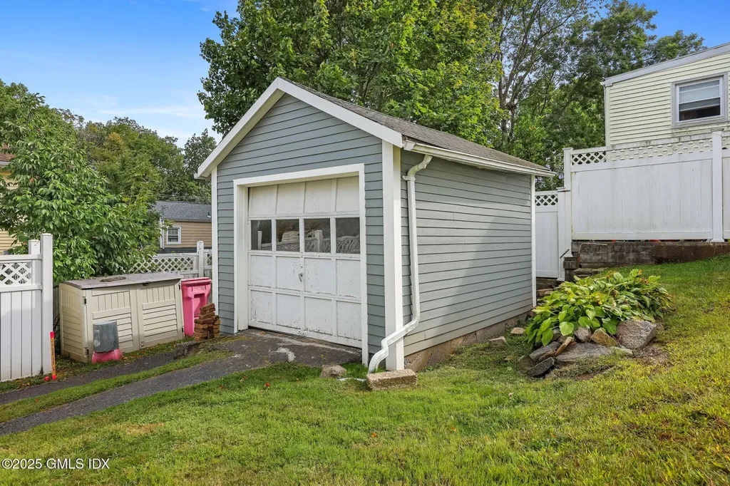 8 Reynolds Place Greenwich CT 06831