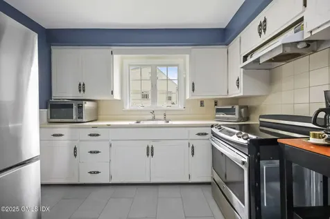 8 Reynolds Place Greenwich CT 06831