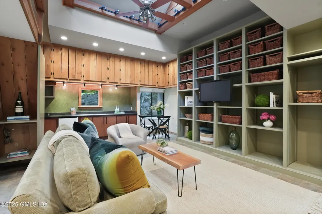 24 Sawmill Lane Greenwich CT 06830