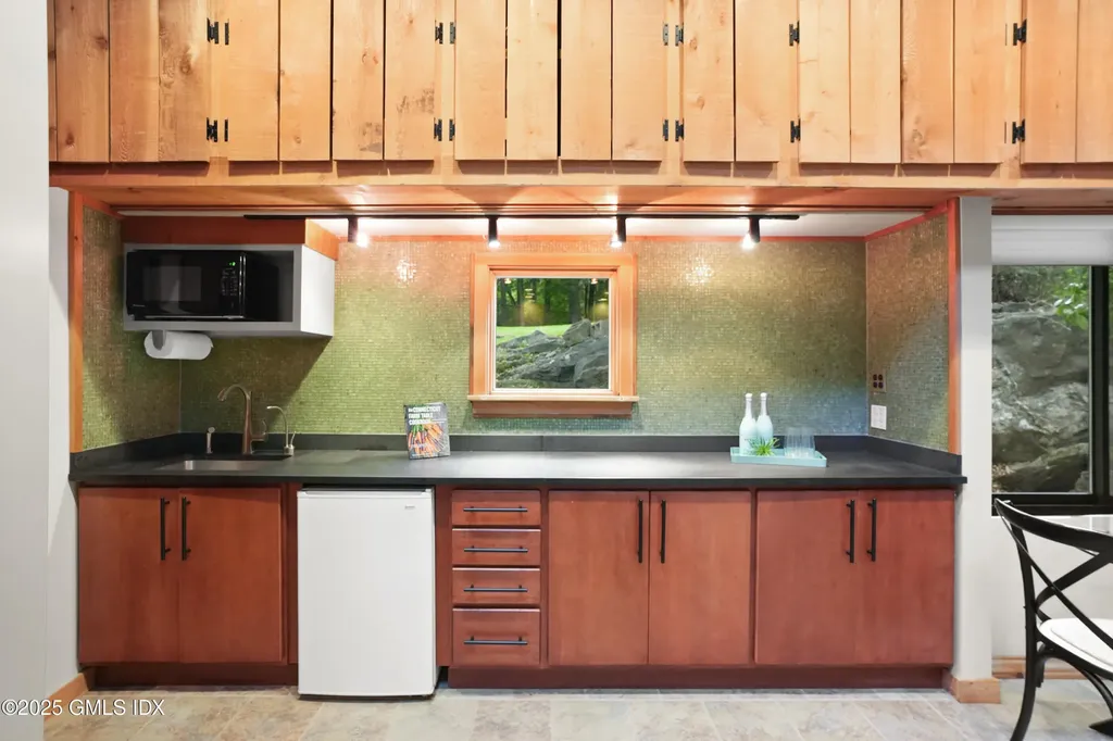 24 Sawmill Lane Greenwich CT 06830