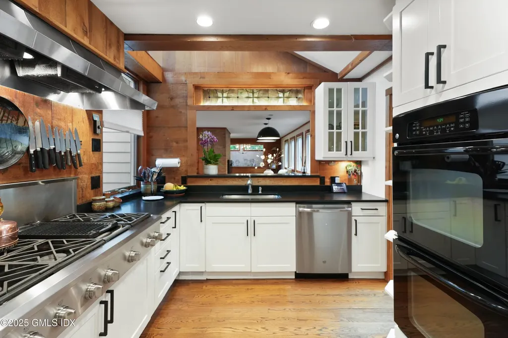 24 Sawmill Lane Greenwich CT 06830