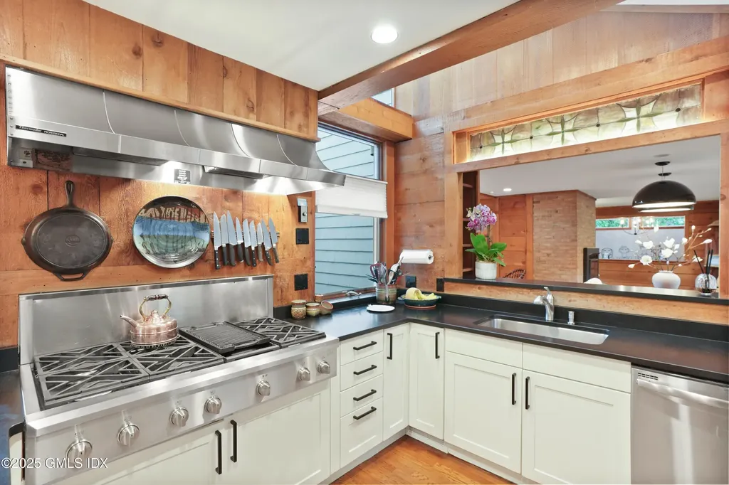 24 Sawmill Lane Greenwich CT 06830