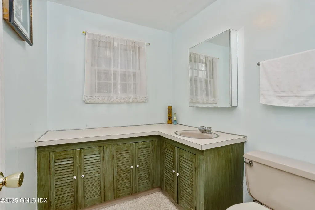 25 Hoover Road Riverside CT 06878