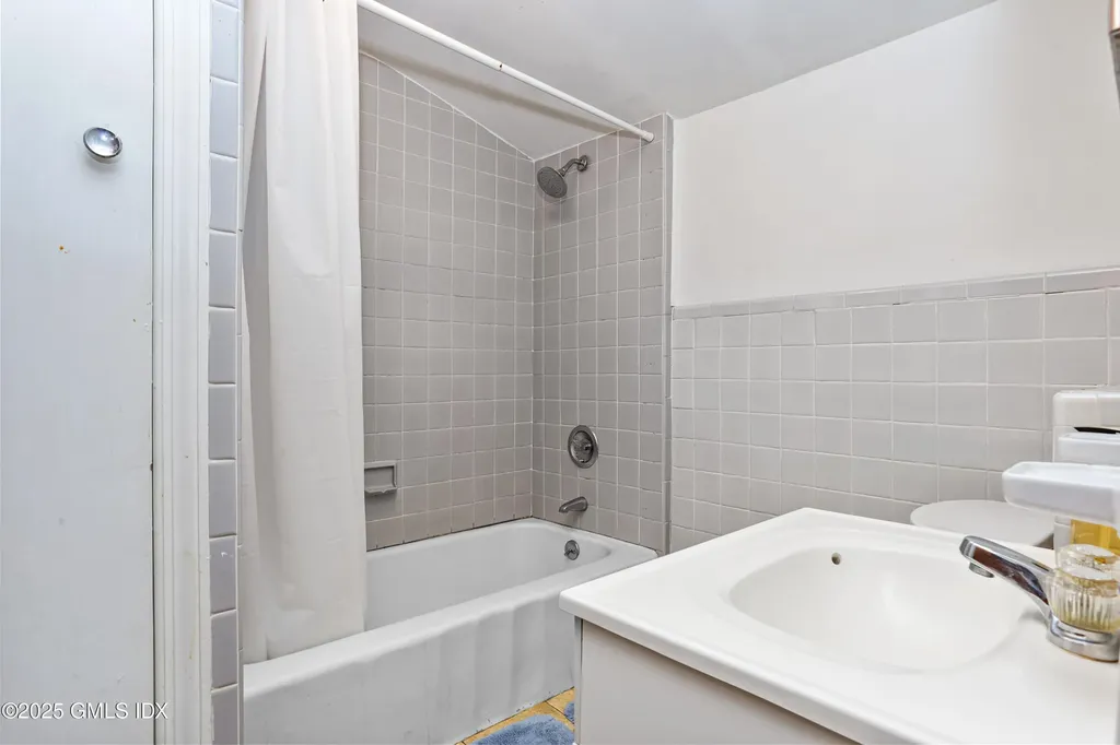 25 Hoover Road Riverside CT 06878