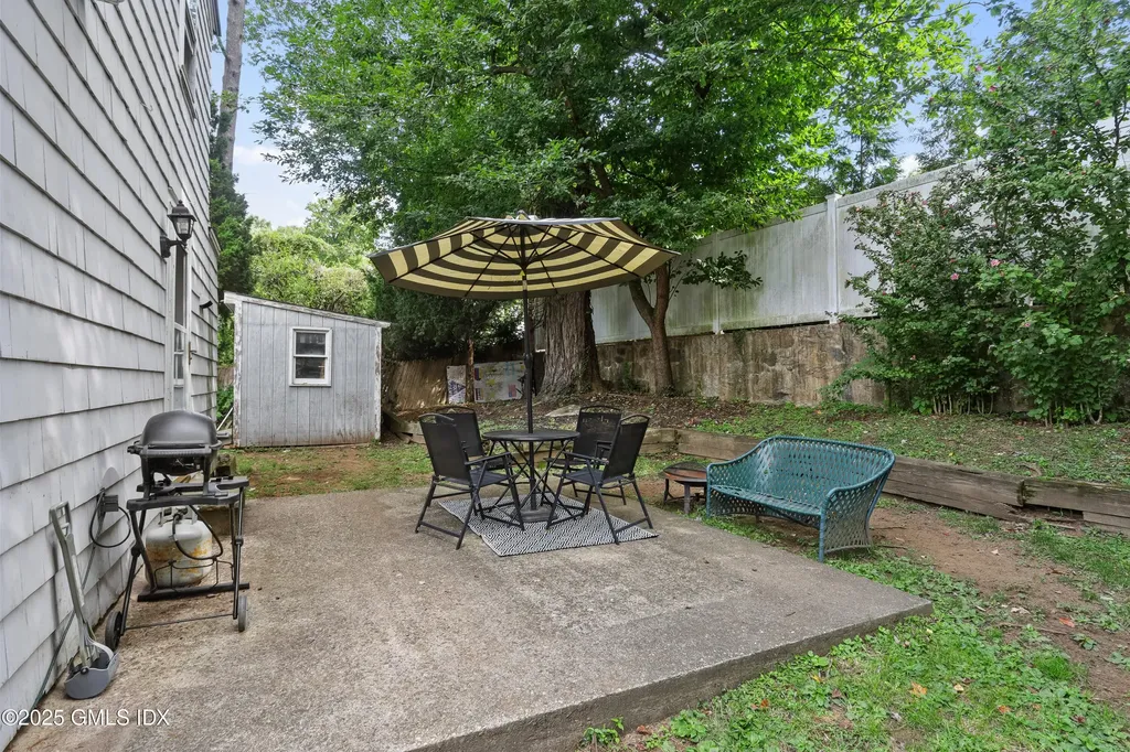 25 Hoover Road Riverside CT 06878