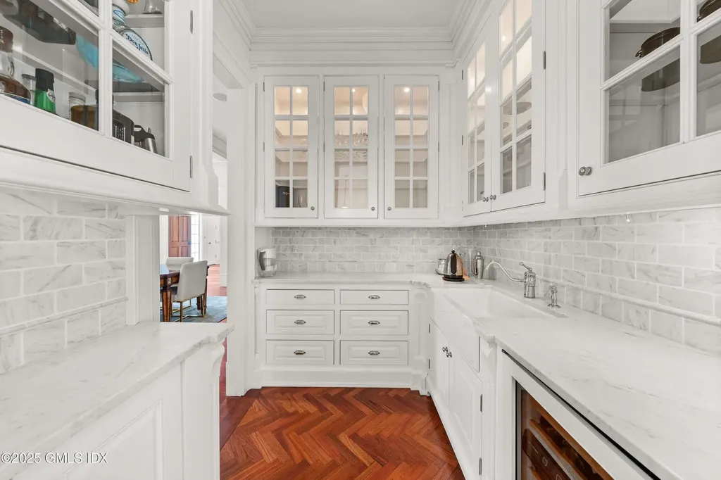 62 Summersweet Lane New Canaan CT 06840