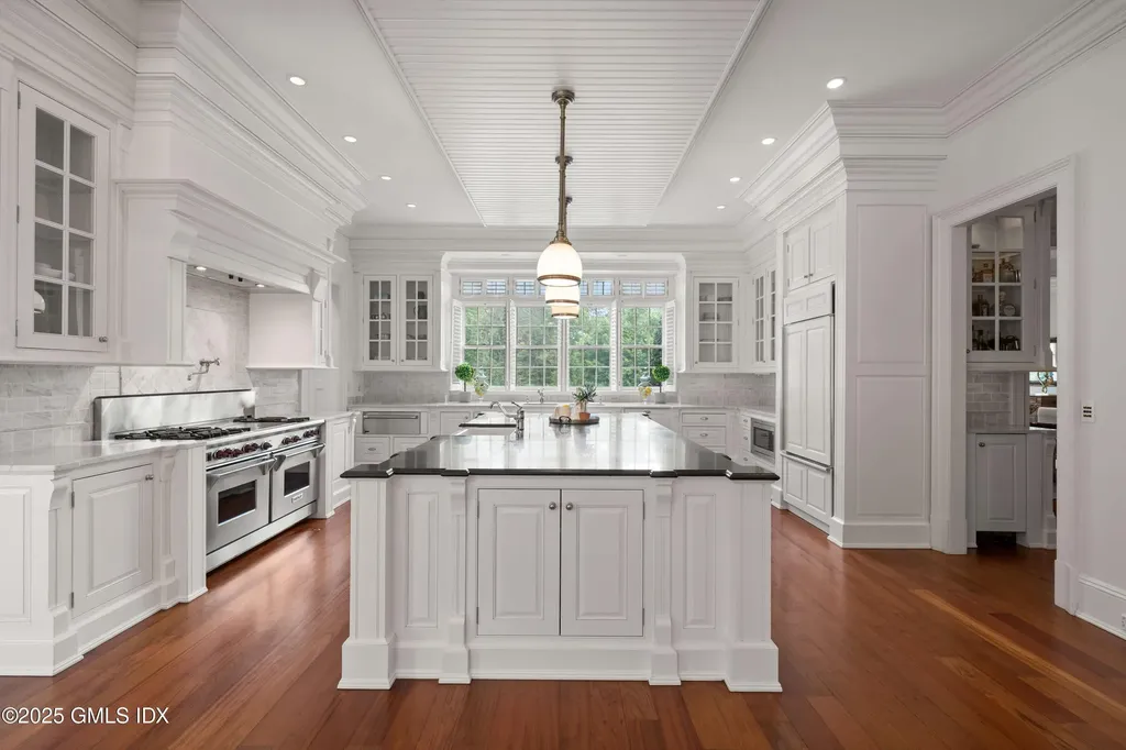 62 Summersweet Lane New Canaan CT 06840