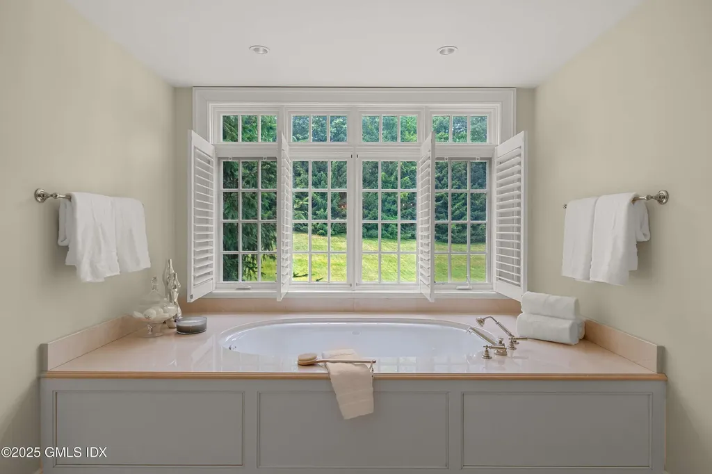 62 Summersweet Lane New Canaan CT 06840